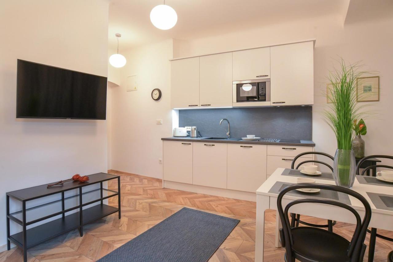 Vila Selena Ljubljana Bagian luar foto